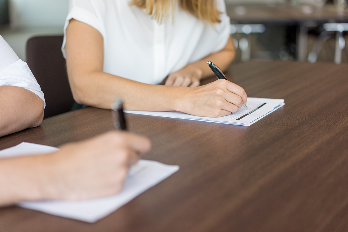 Zogniskowane wywiady grupowe (FGI) – czym są i kiedy warto je stosować?